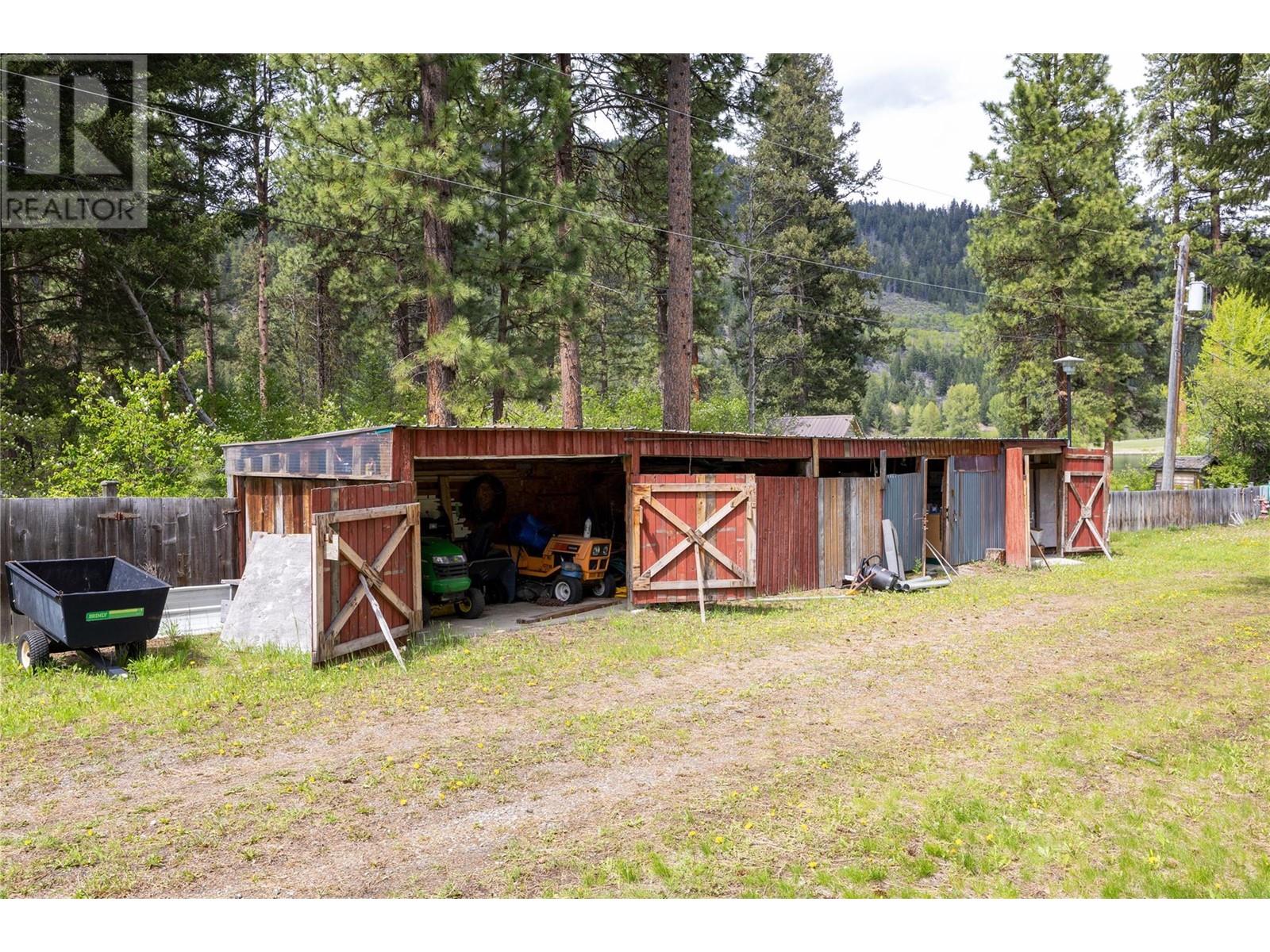 112 Round Lake Road, Princeton