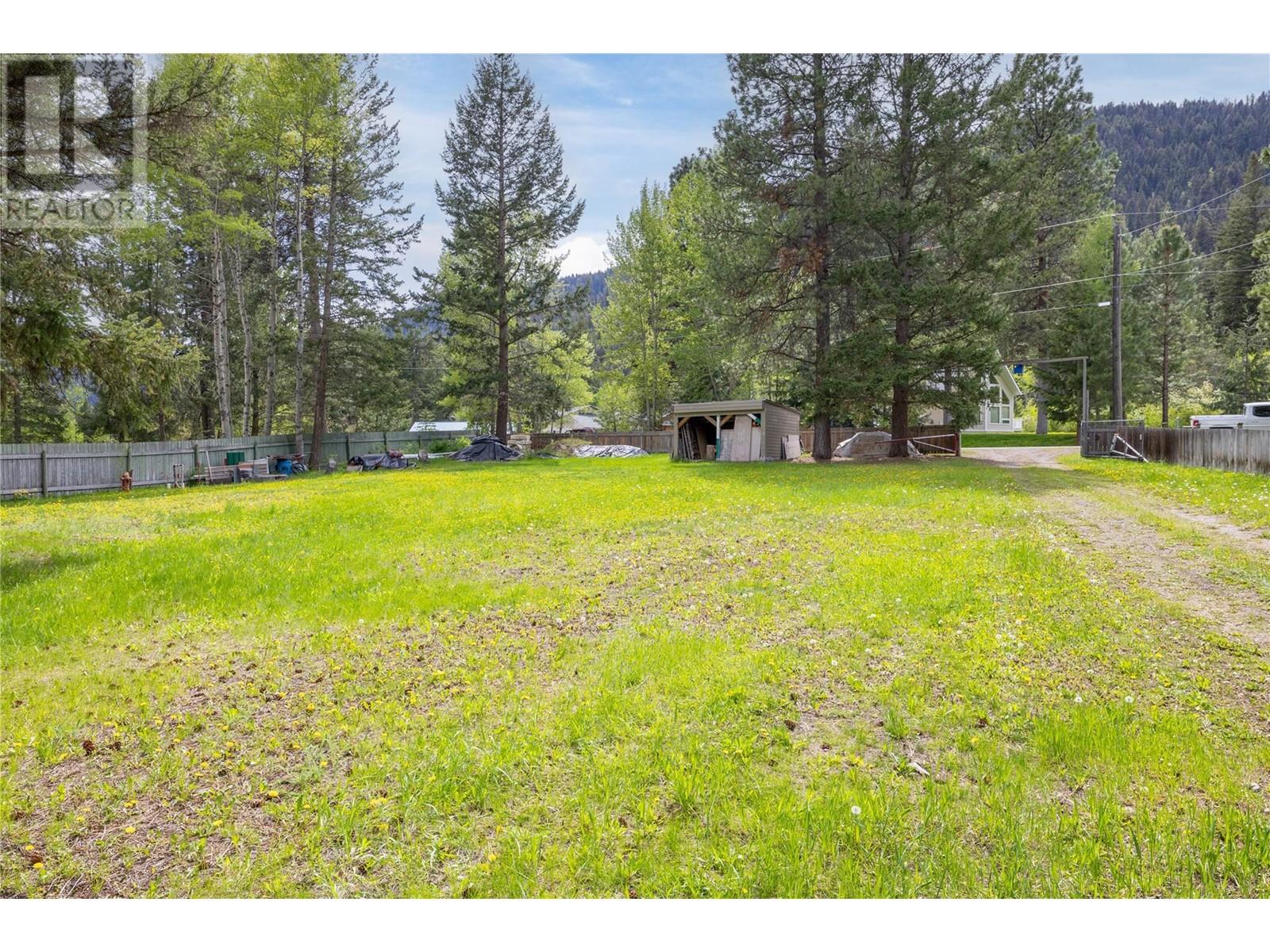 112 Round Lake Road, Princeton