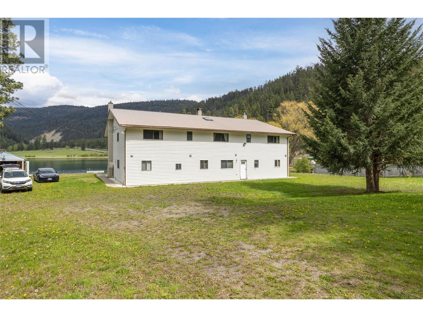 112 Round Lake Road, Princeton