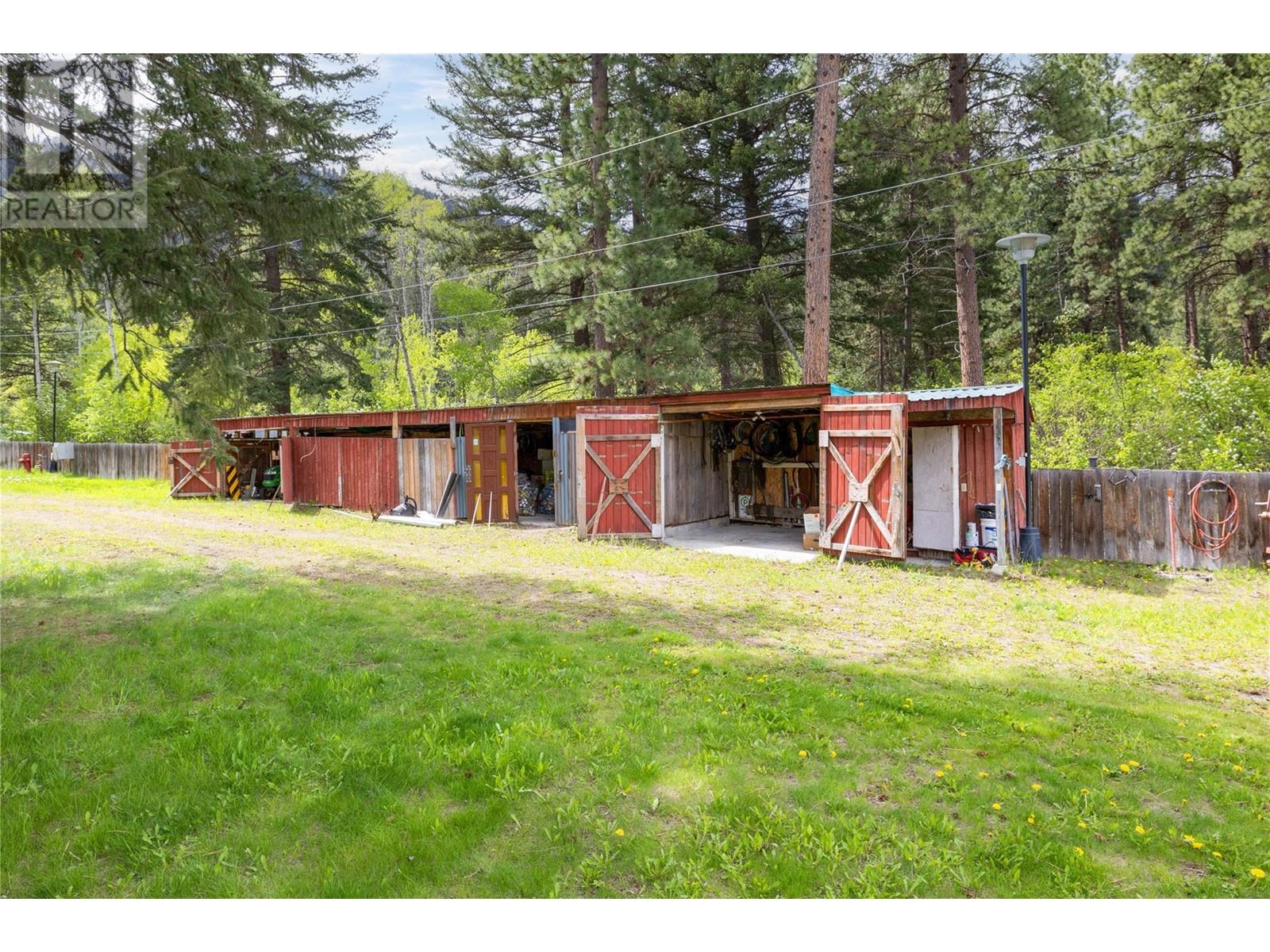 112 Round Lake Road, Princeton