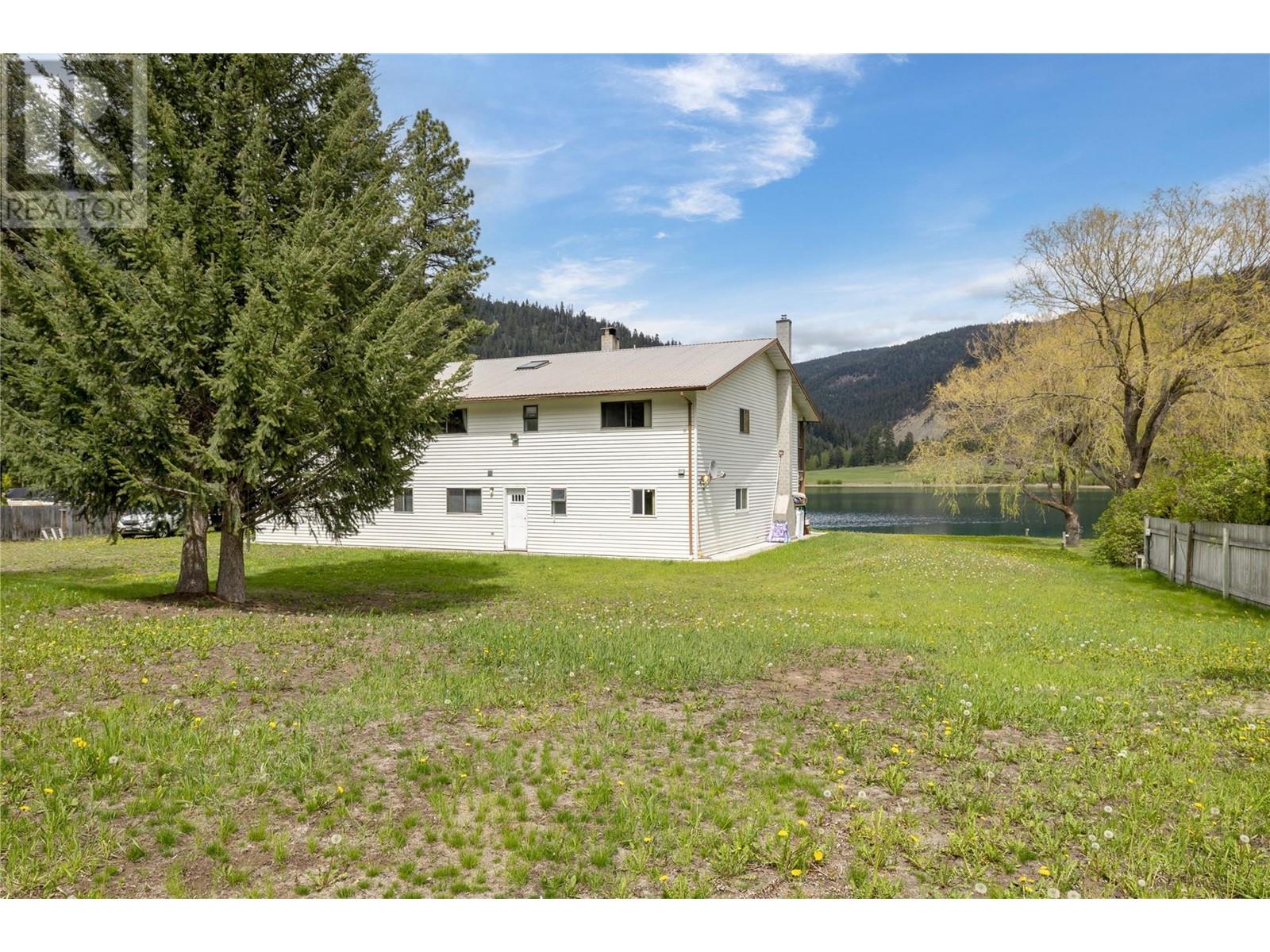 112 Round Lake Road, Princeton