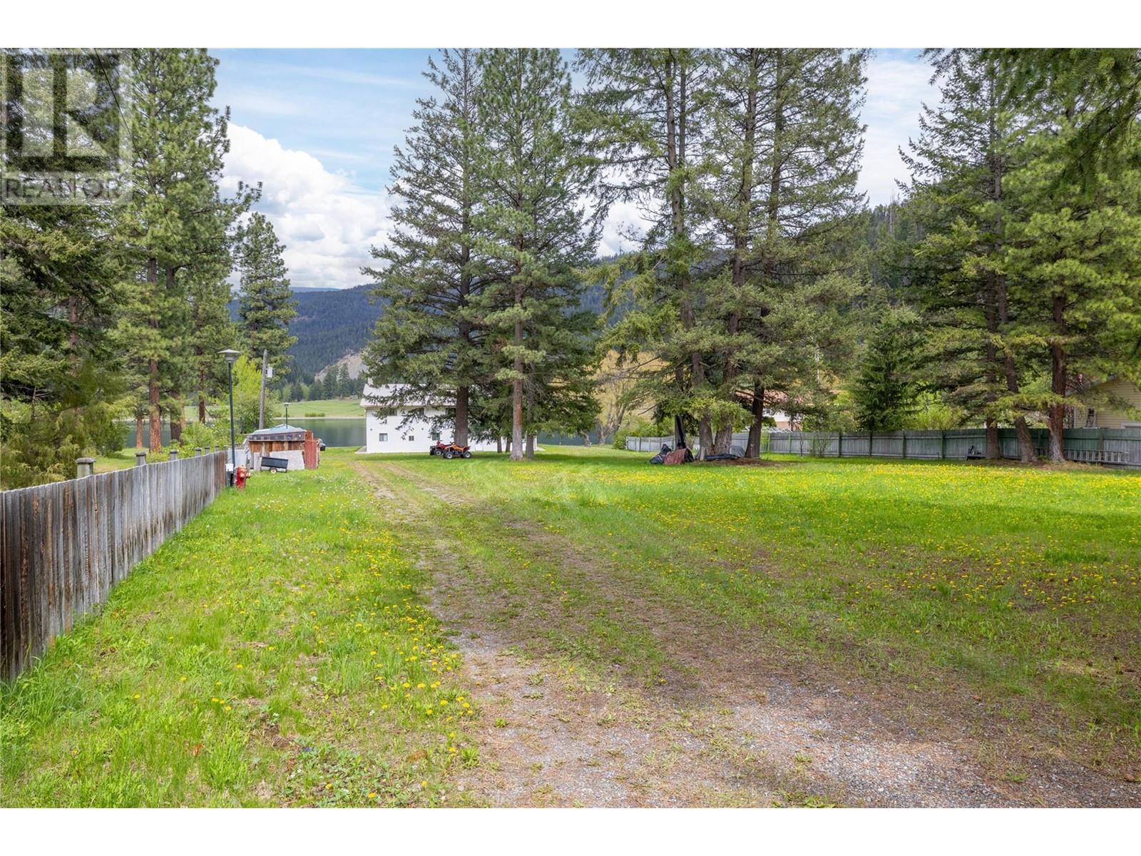 112 Round Lake Road, Princeton