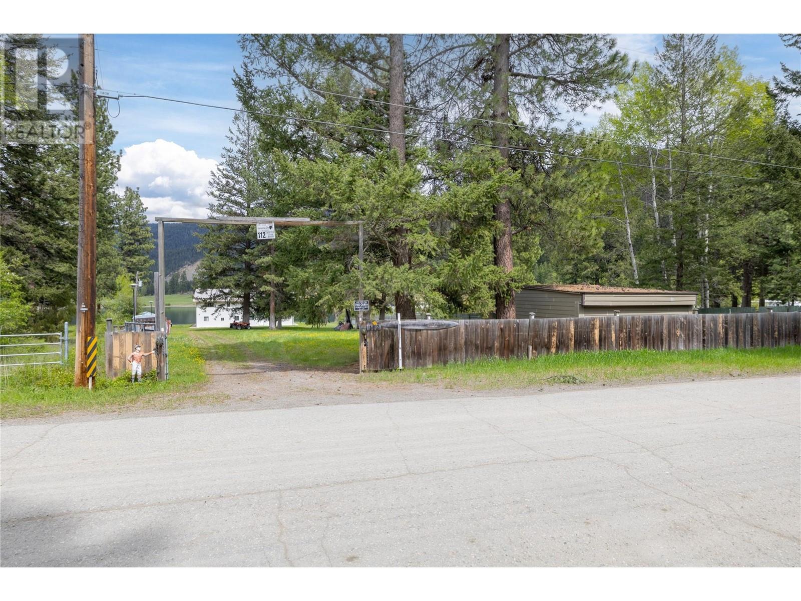 112 Round Lake Road, Princeton