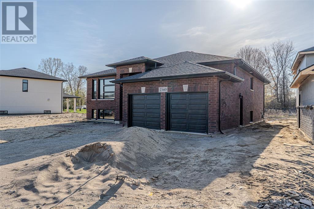 Photo 3 of 4418 Belmont, Comber ON