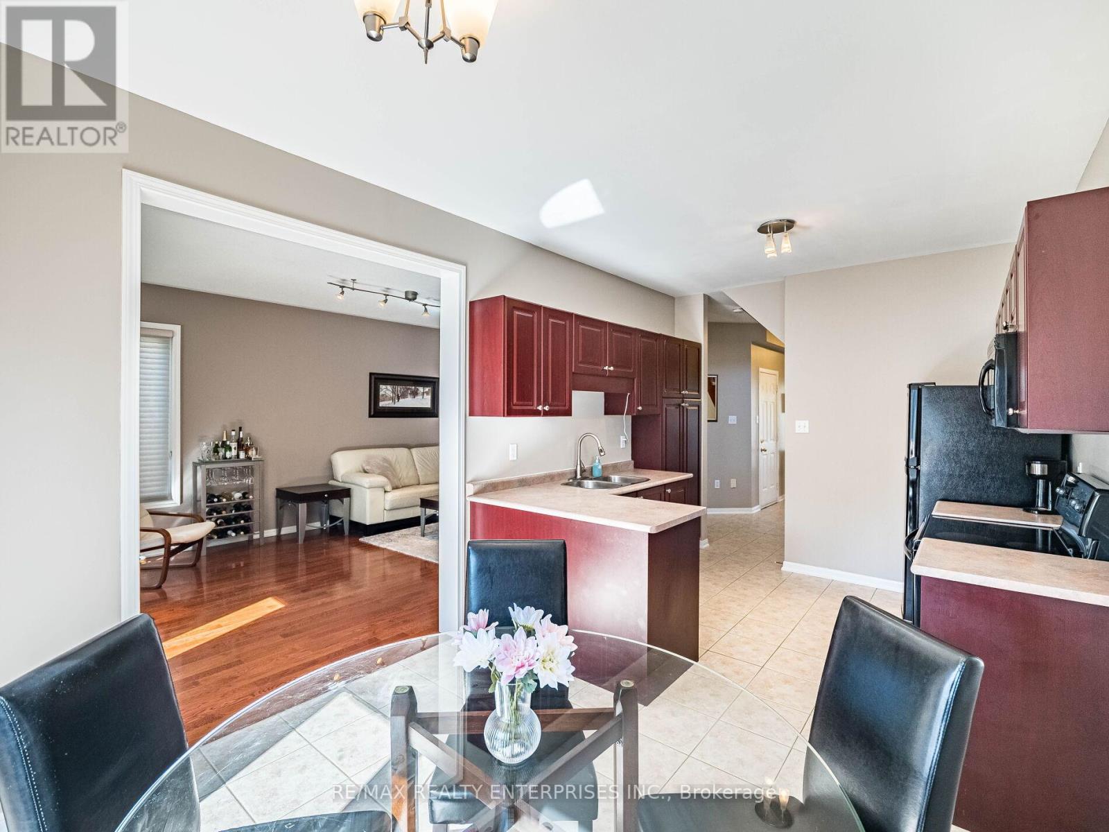 Photo 35 of 256 Sherwood Road, Milton ON