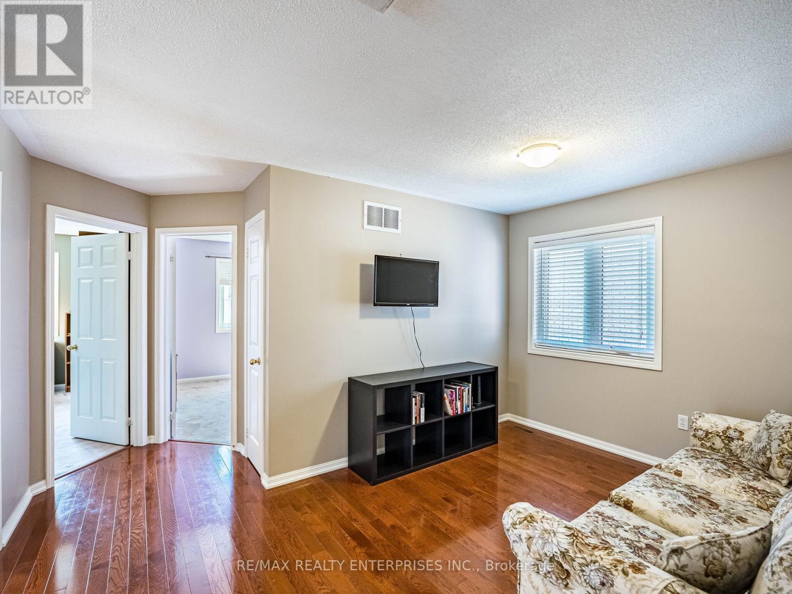 Photo 43 of 256 Sherwood Road, Milton ON