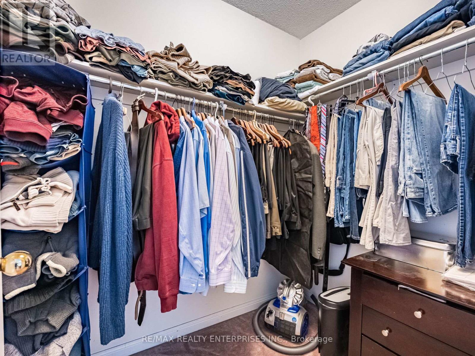 Photo 12 of 256 Sherwood Road, Milton ON