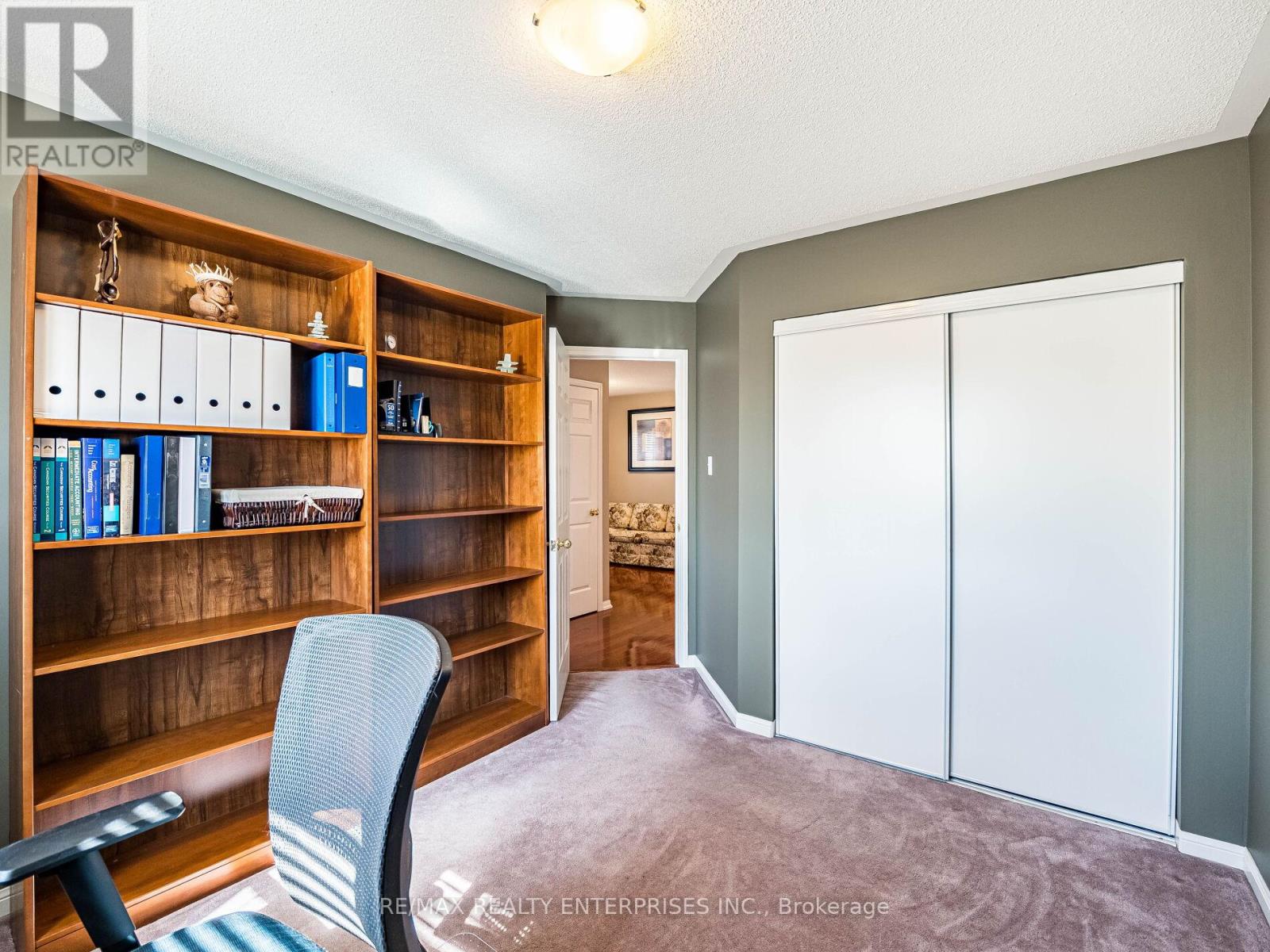 Photo 8 of 256 Sherwood Road, Milton ON