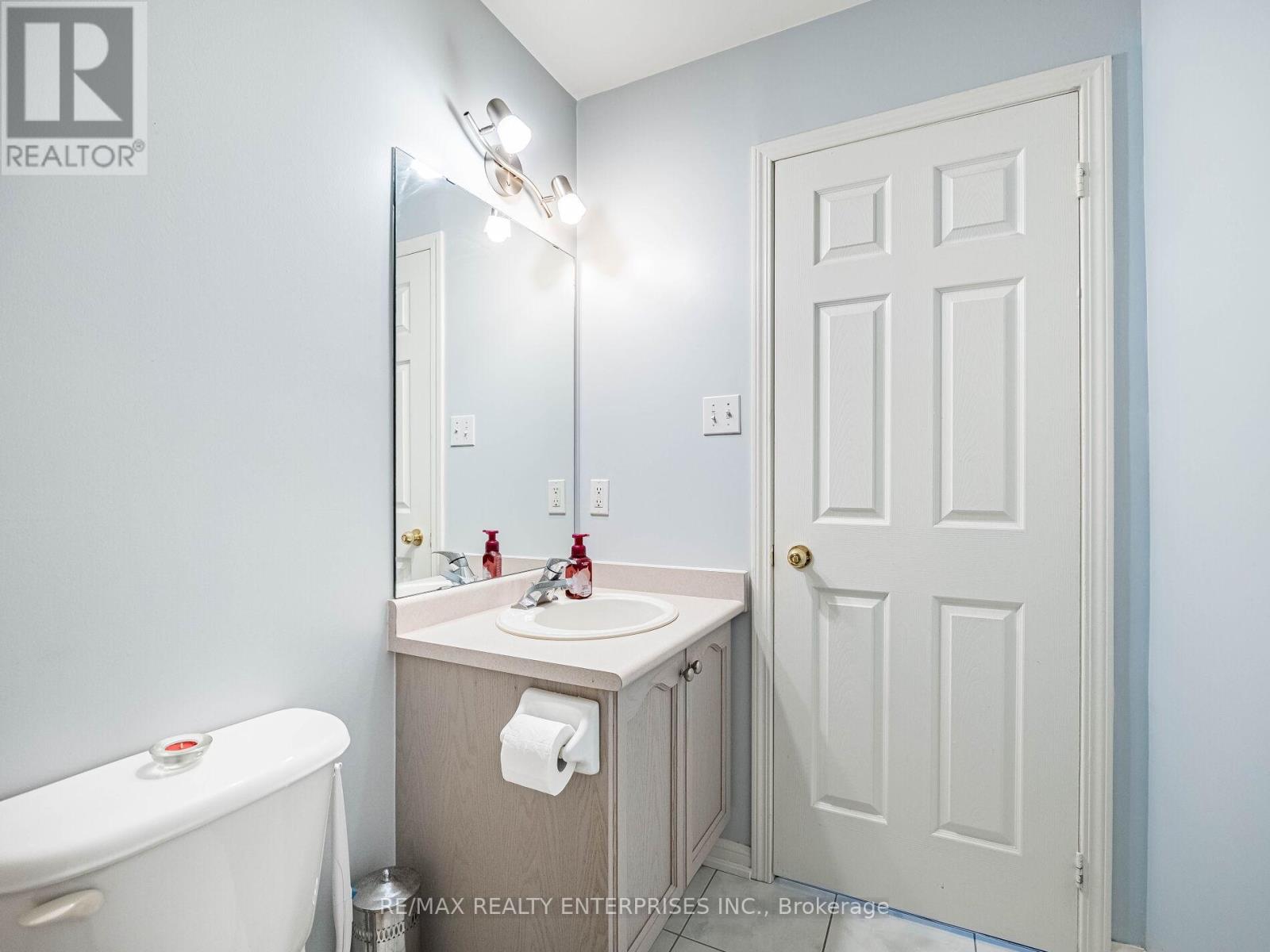 Photo 32 of 256 Sherwood Road, Milton ON
