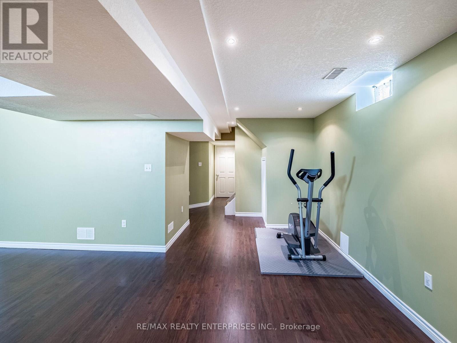 Photo 33 of 256 Sherwood Road, Milton ON