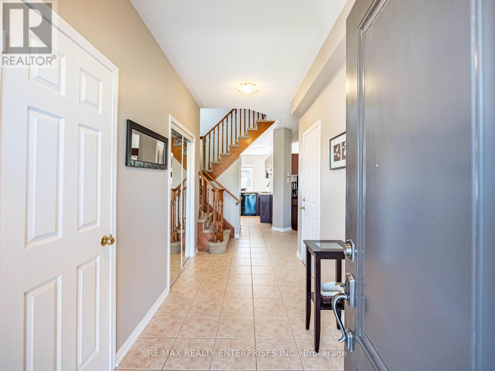 Photo 25 of 256 Sherwood Road, Milton ON