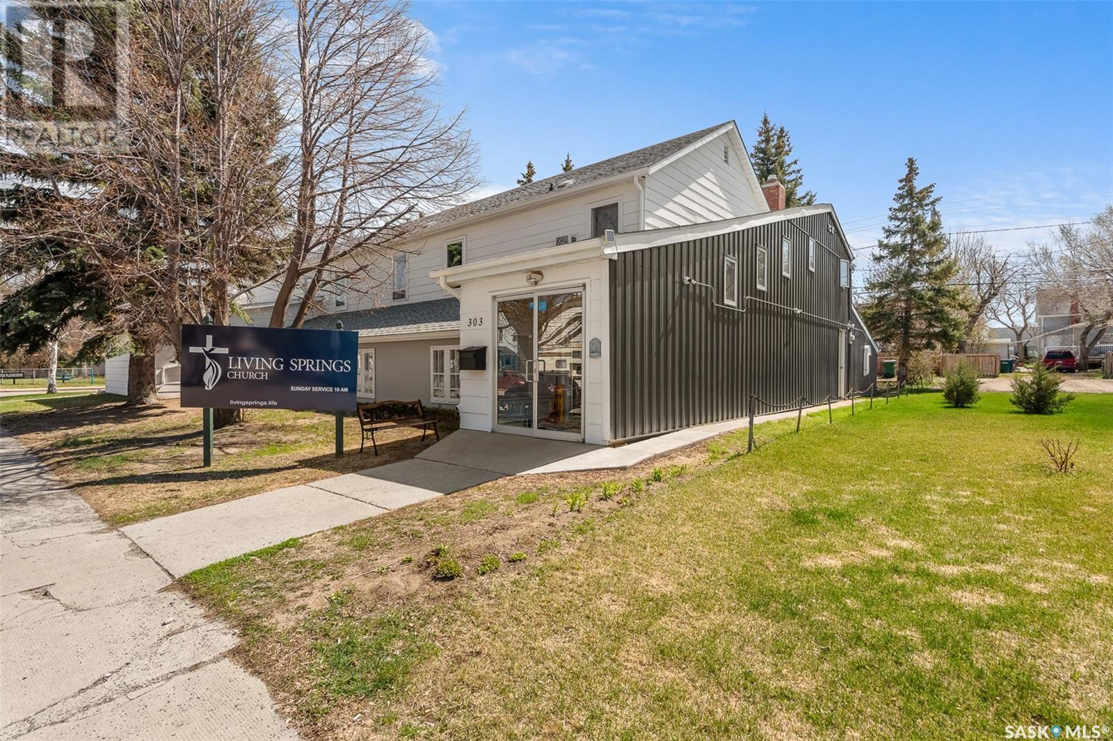 Photo 20 of 303 Coteau Street W, Moose Jaw SK