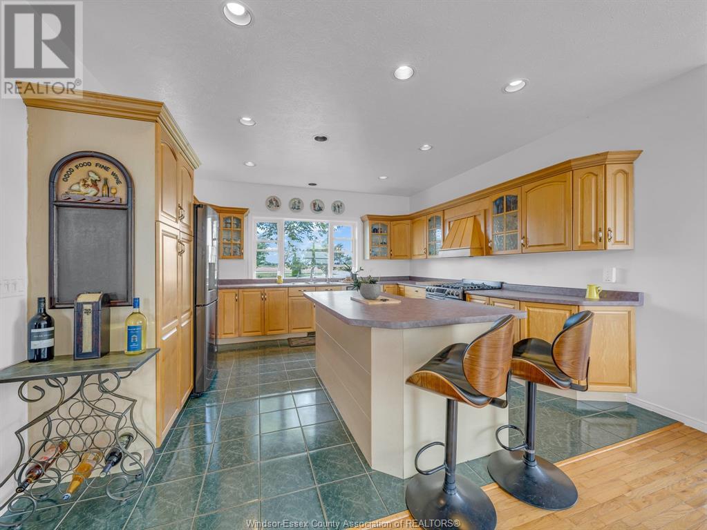 Photo 14 of 16925 Lakeshore Road 303, Lakeshore ON