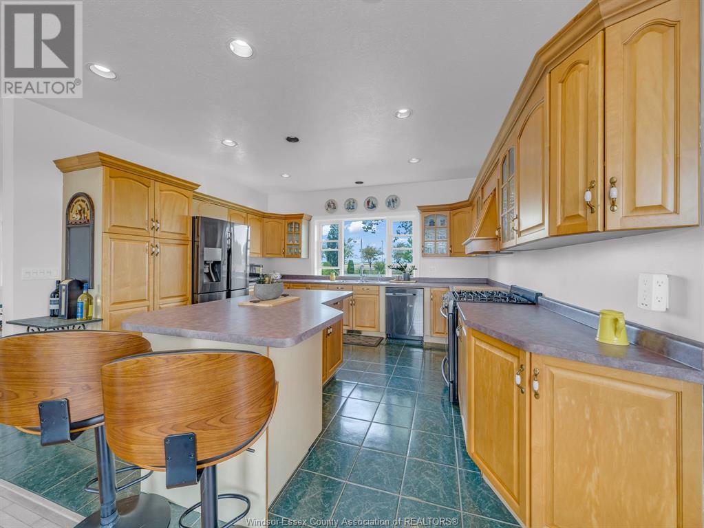 Photo 15 of 16925 Lakeshore Road 303, Lakeshore ON