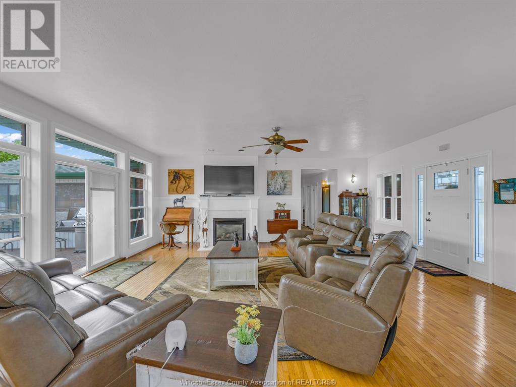 Photo 18 of 16925 Lakeshore Road 303, Lakeshore ON