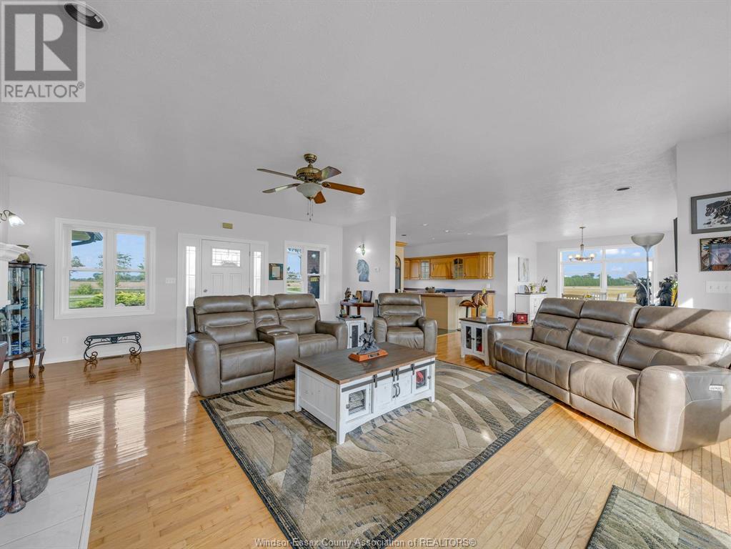 Photo 19 of 16925 Lakeshore Road 303, Lakeshore ON