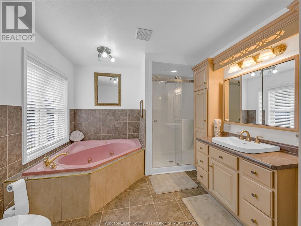 Photo 31 of 16925 Lakeshore Road 303, Lakeshore ON