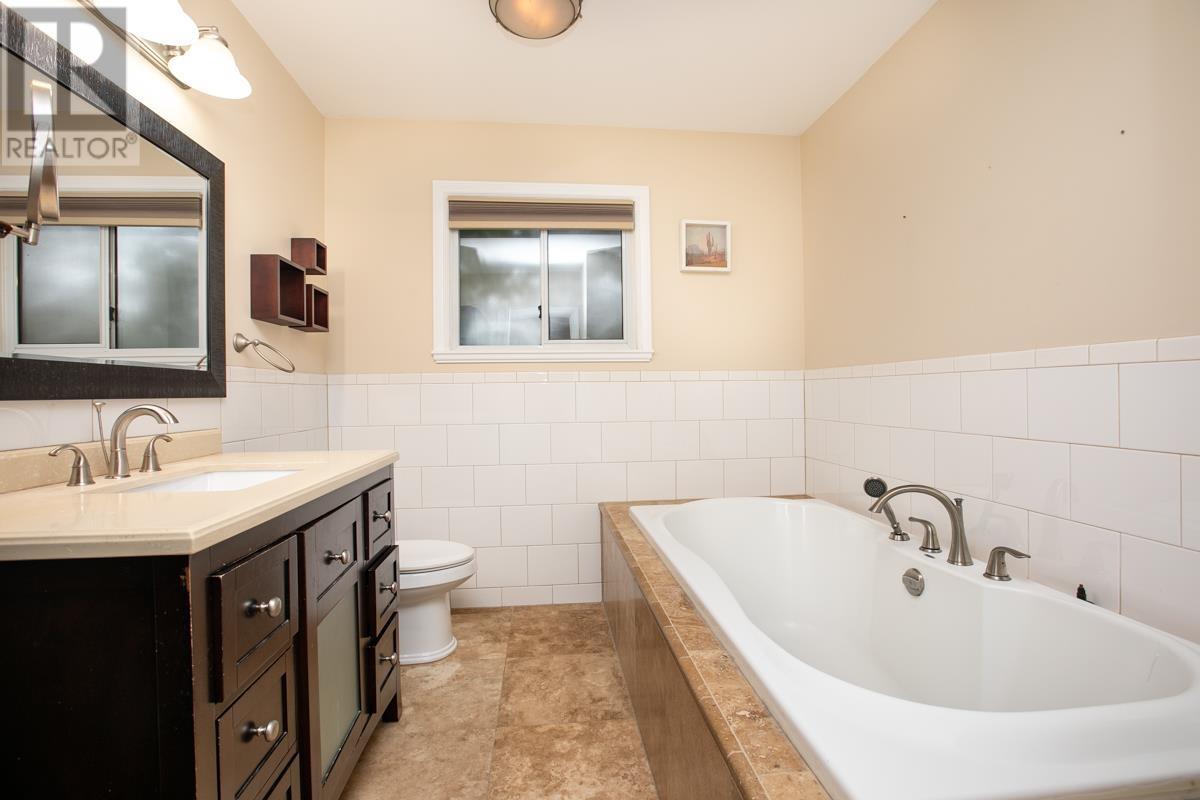 Photo 10 of 5065 1 Avenue, Delta BC