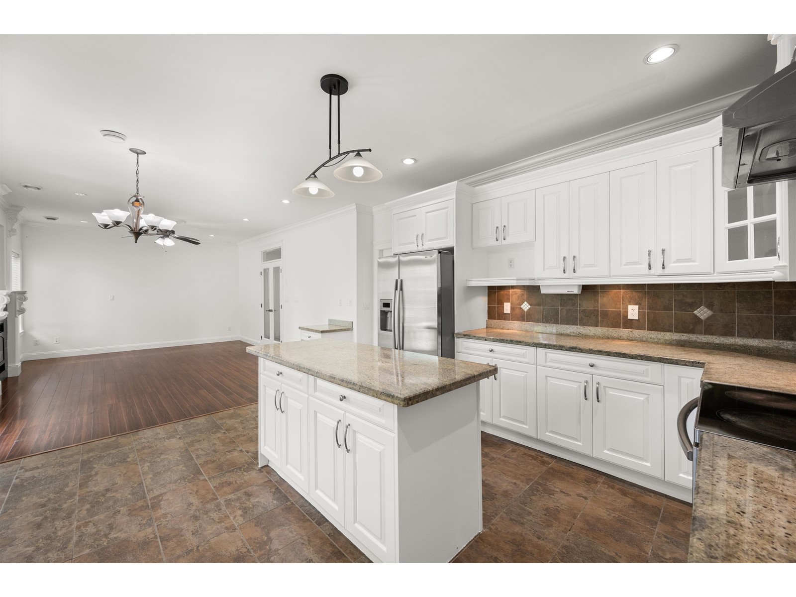 Photo 14 of 6251 141 A Street, Surrey BC