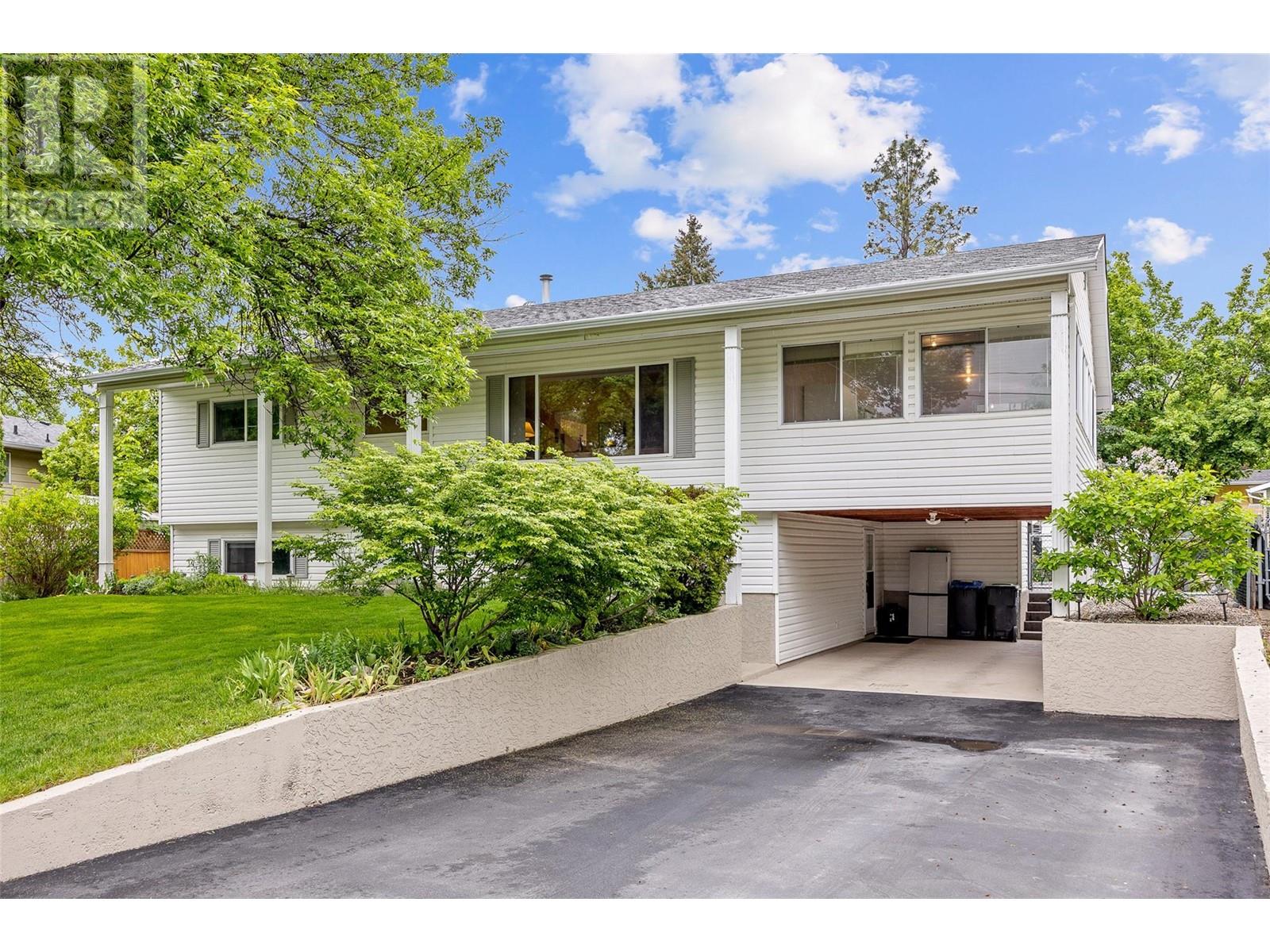  980 THOMPSON Road, Kelowna
