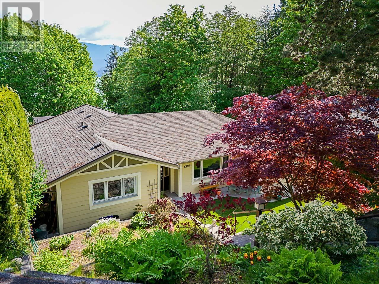 Photo 4 of 5823 Highfield Drive, Burnaby BC
