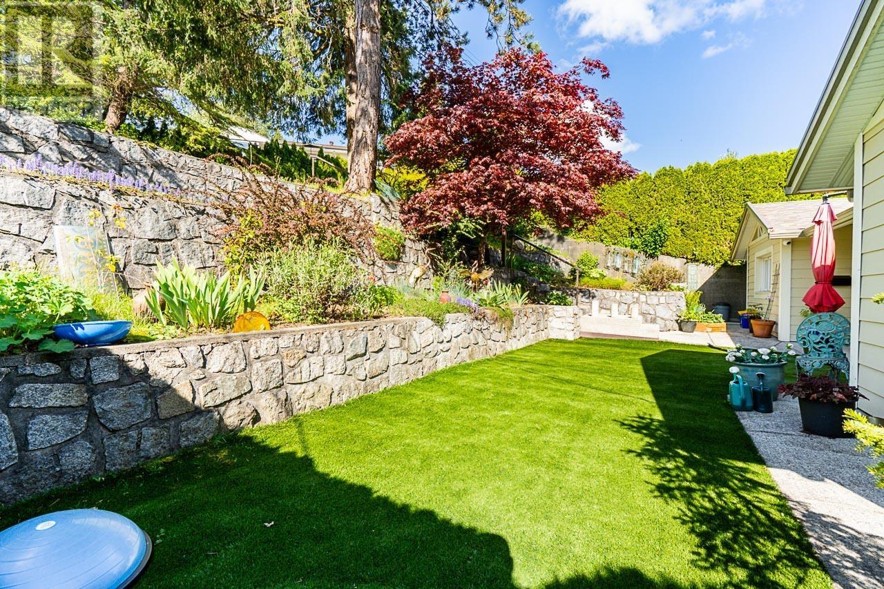 Photo 5 of 5823 Highfield Drive, Burnaby BC