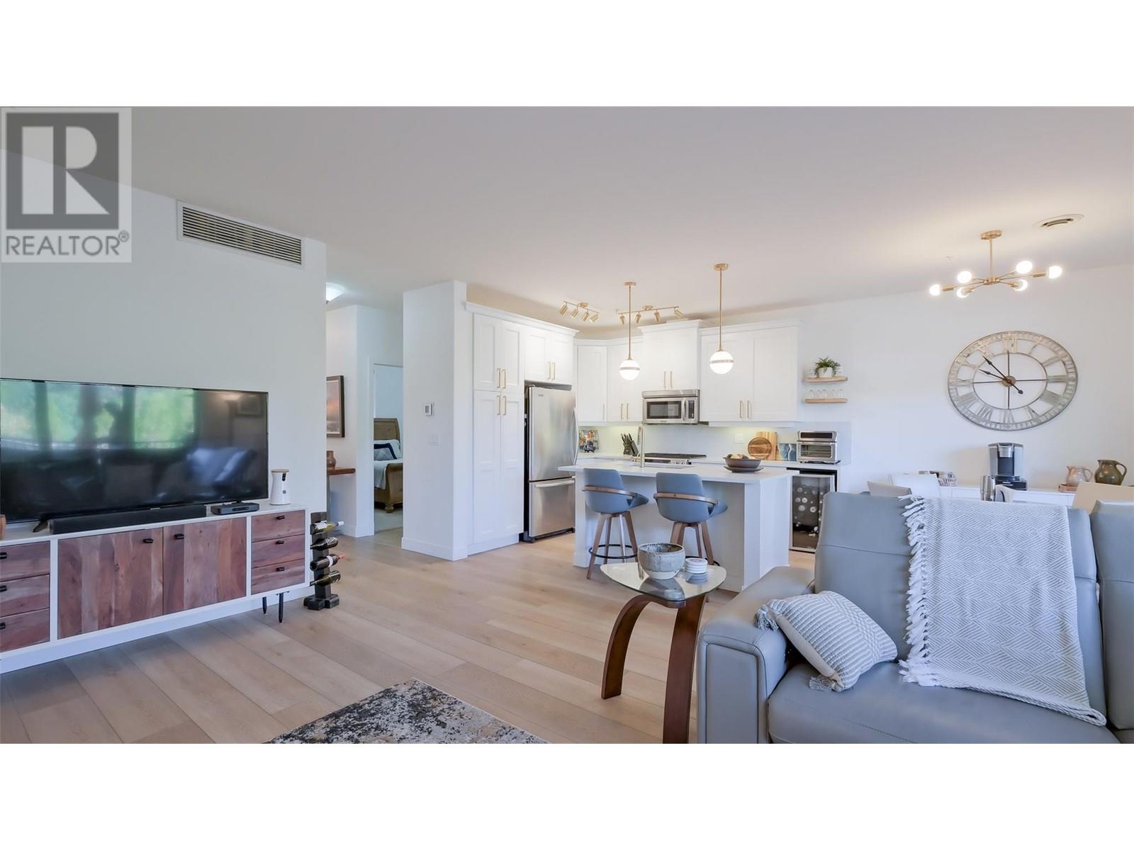 #2102 4042 PRITCHARD DRIVE - Image 17