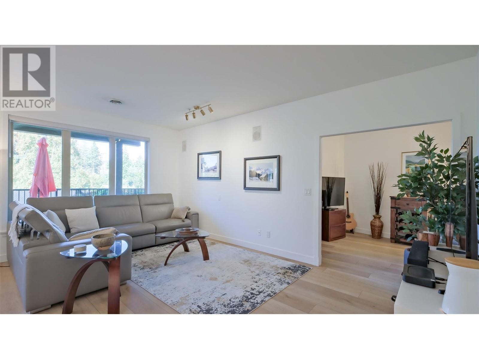 #2102 4042 PRITCHARD DRIVE - Image 8