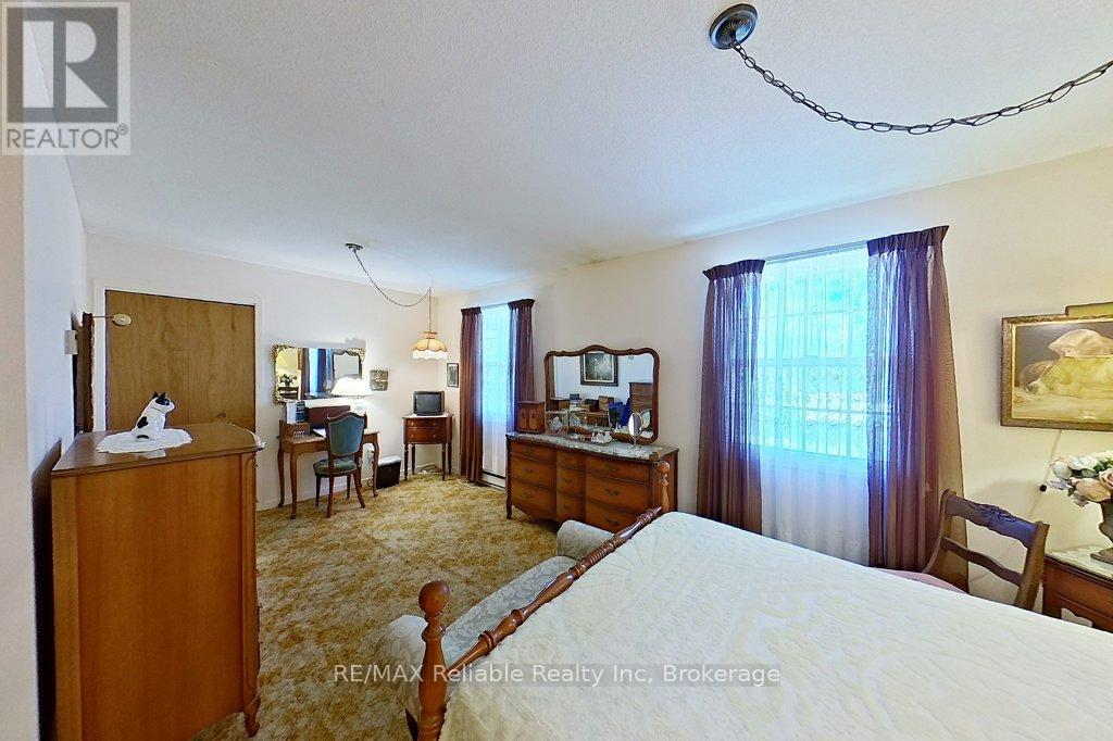 Photo 10 of 39 Main Street S, Bluewater ON