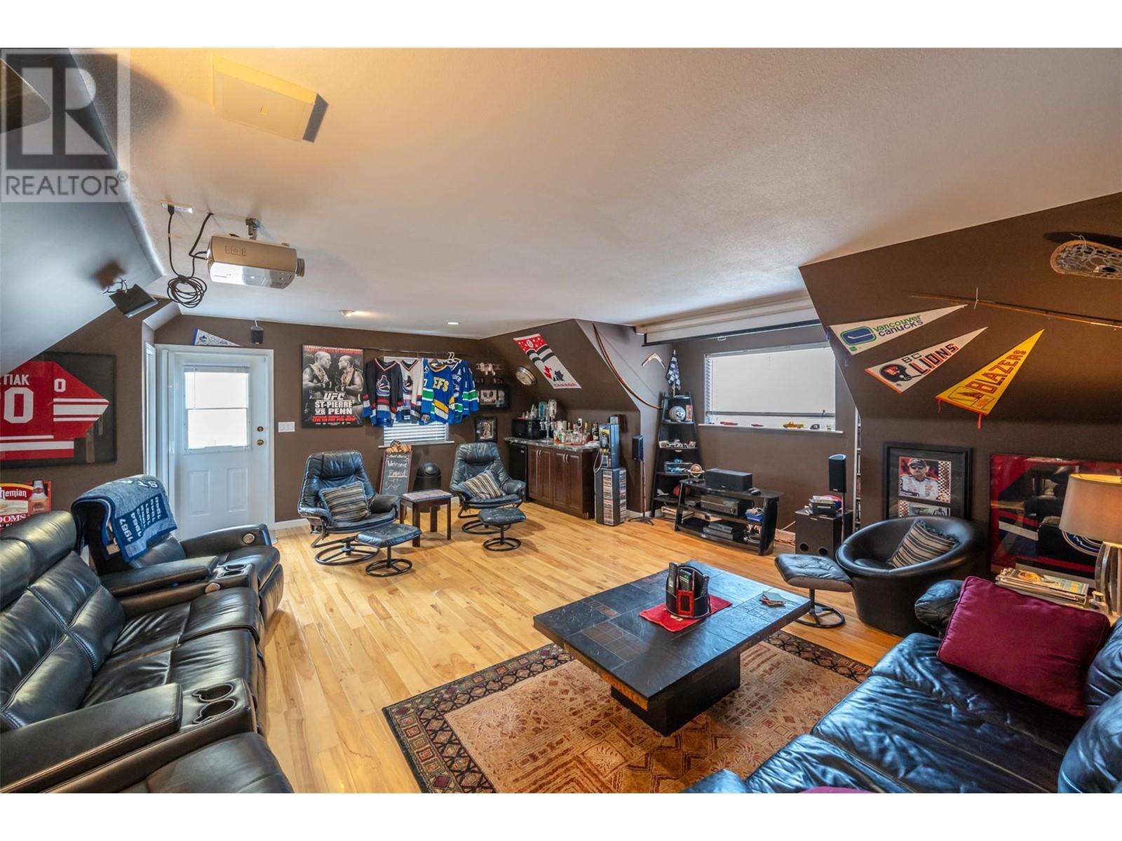 16612 Garnet Valley Road, Summerland