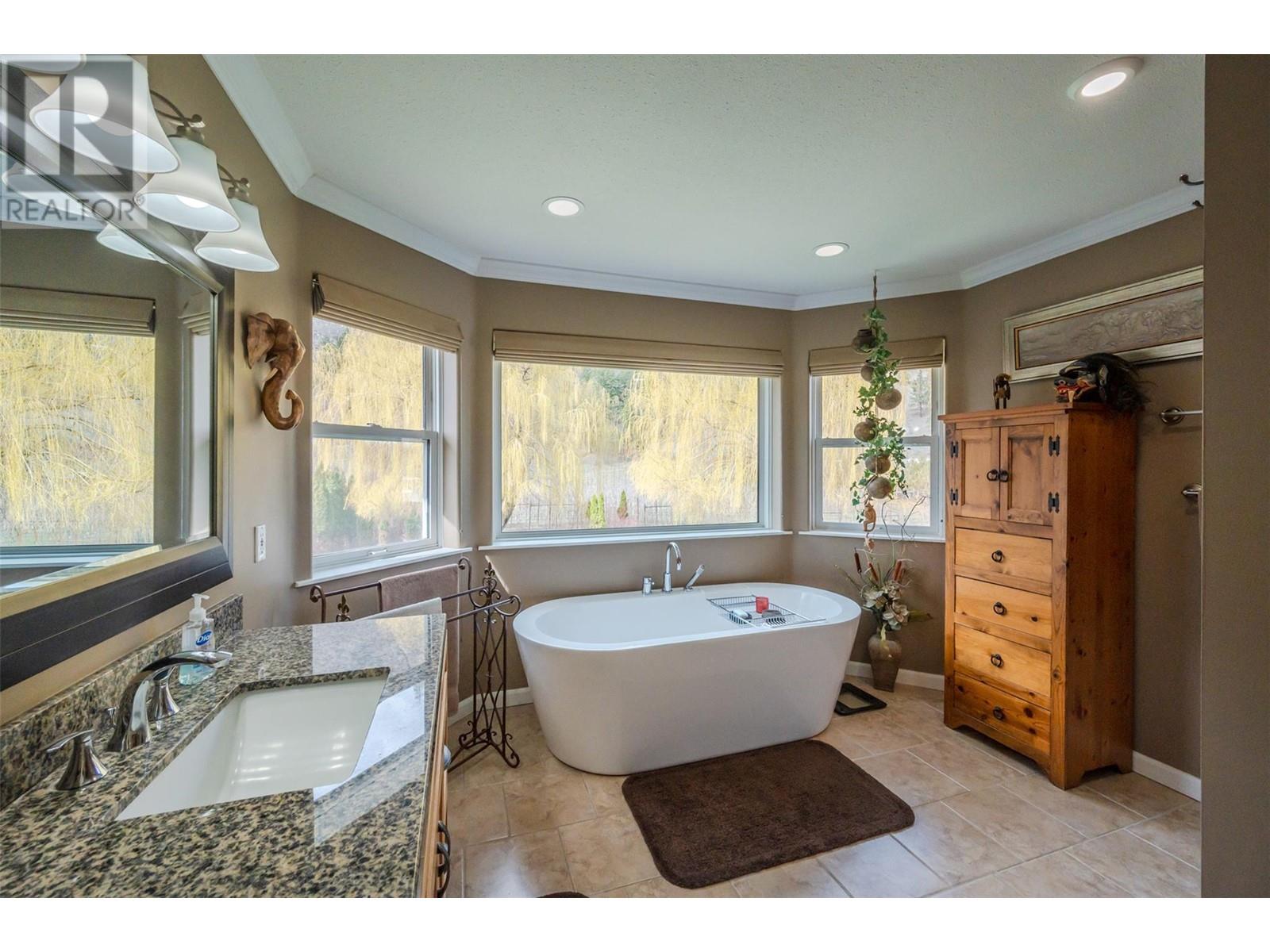 16612 Garnet Valley Road, Summerland