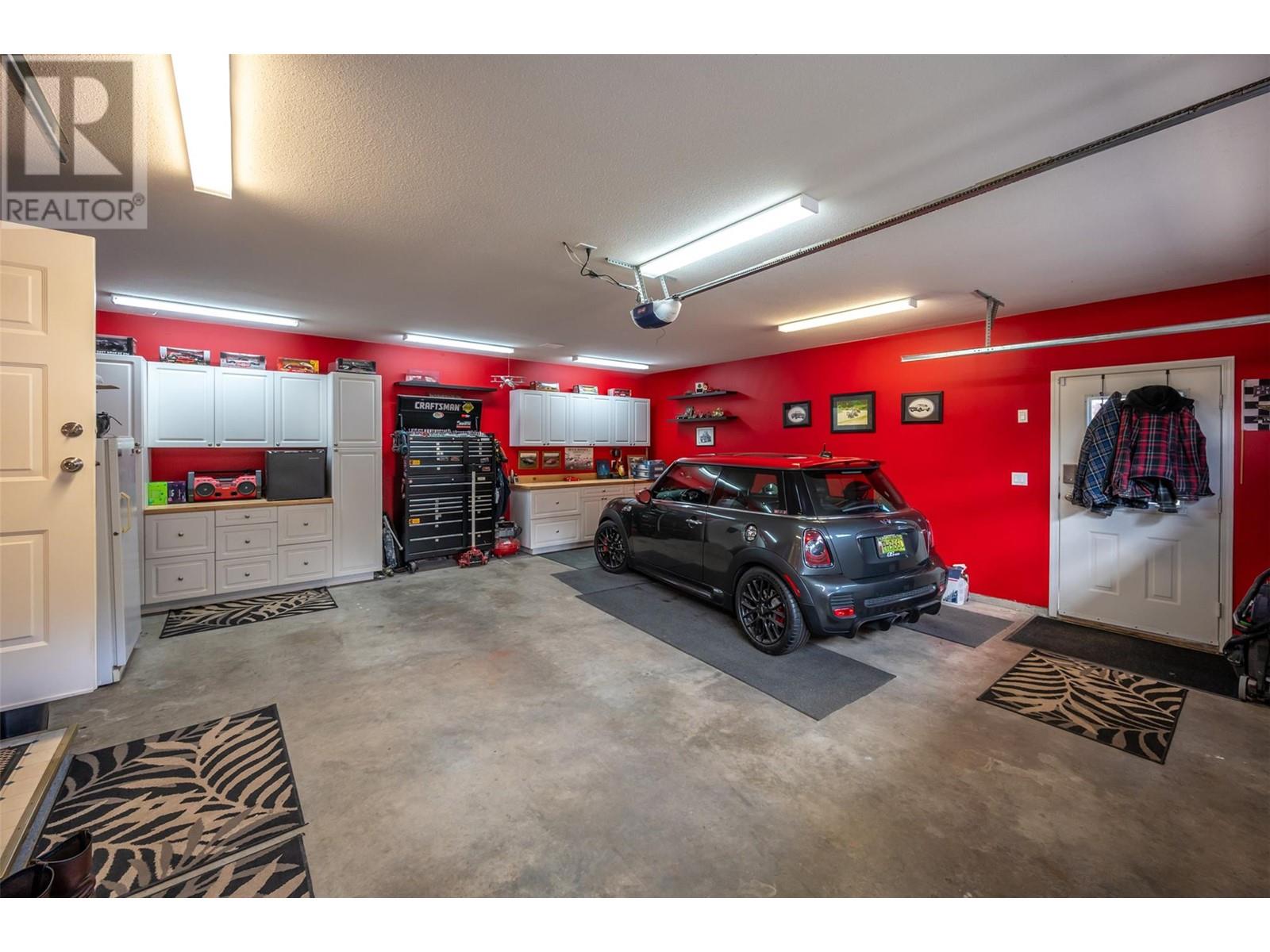 16612 Garnet Valley Road, Summerland