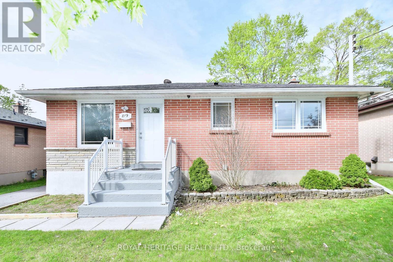 Photo 3 of 819 Brookdale Crescent, Peterborough North ON