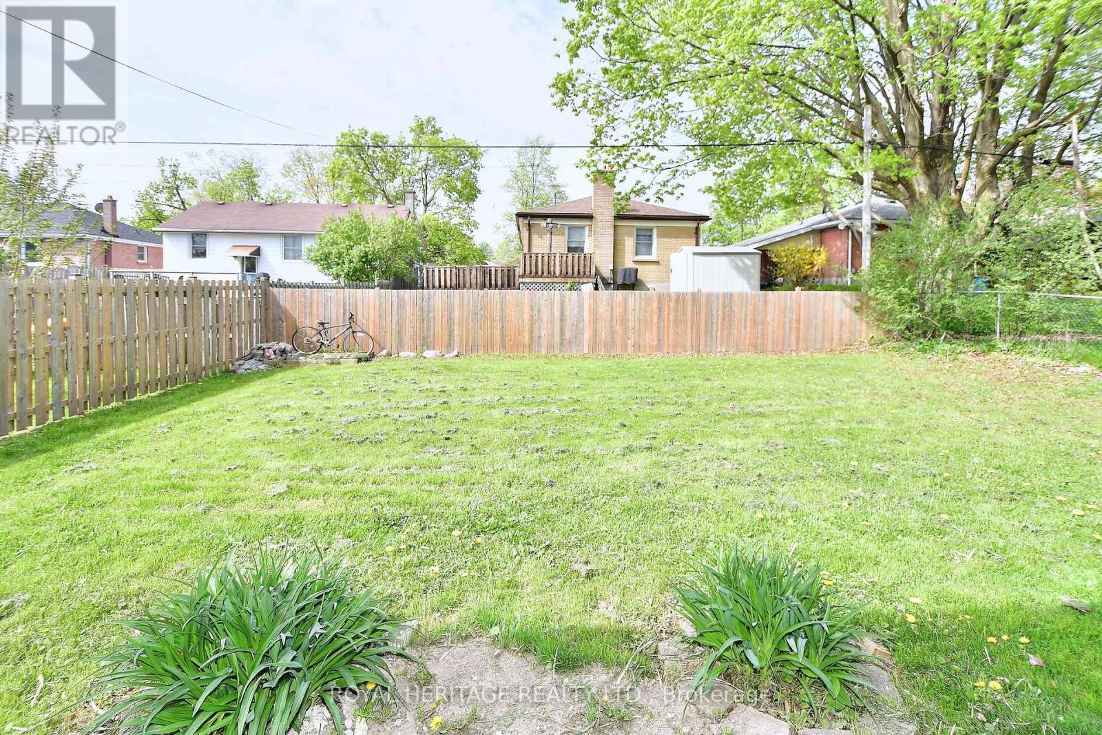 Photo 32 of 819 Brookdale Crescent, Peterborough North ON