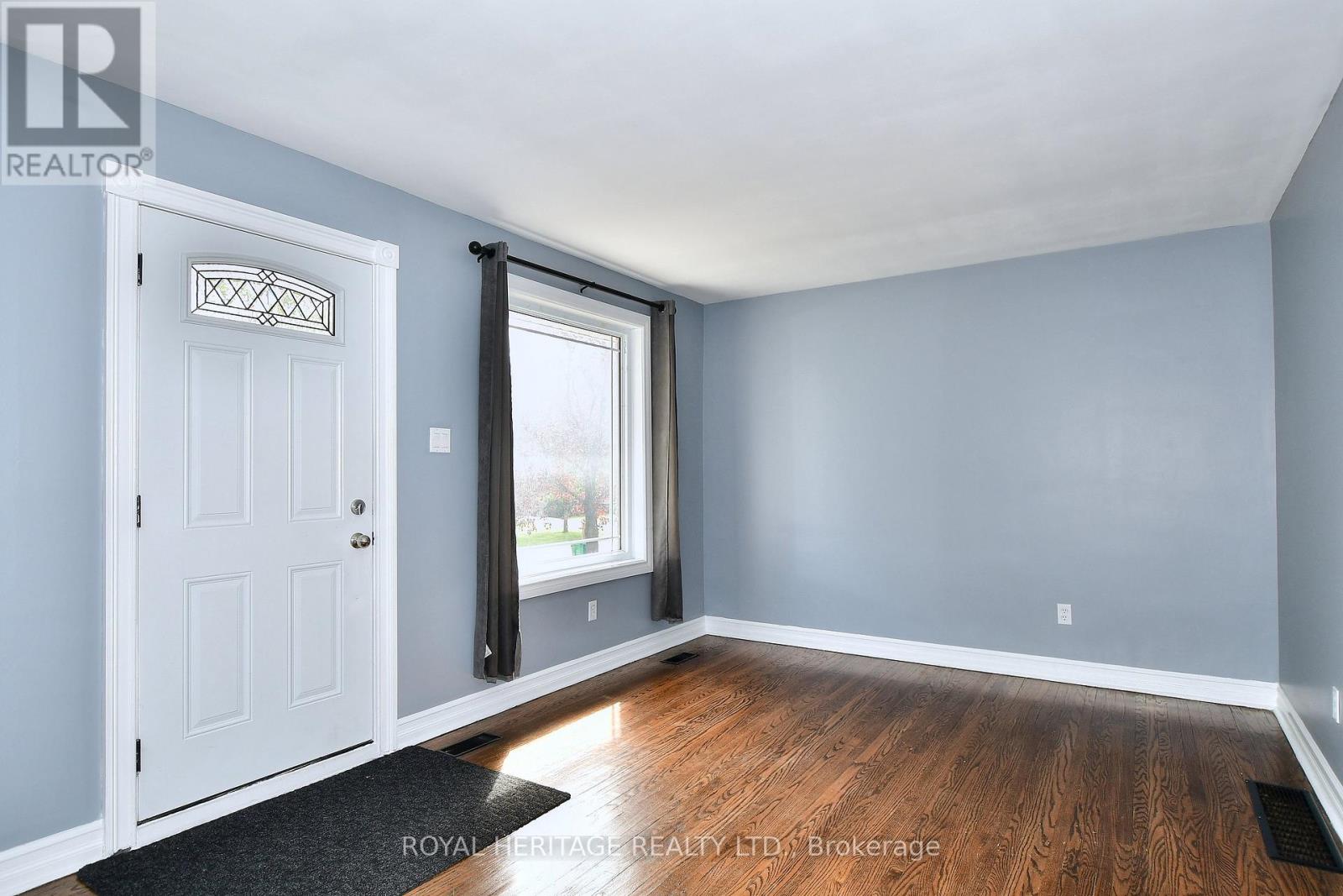 Photo 6 of 819 Brookdale Crescent, Peterborough North ON