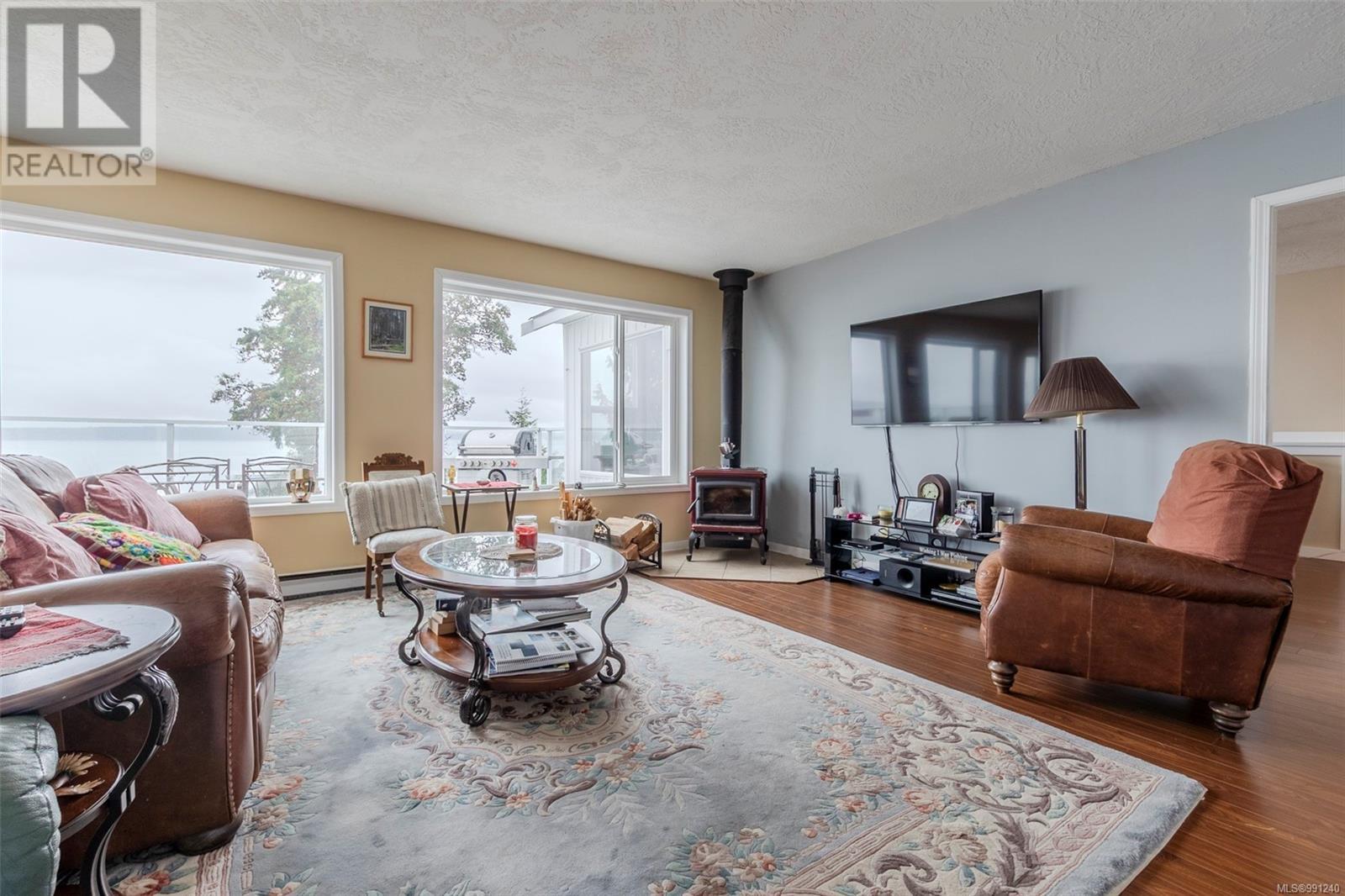 10043 Beach Dr, Chemainus