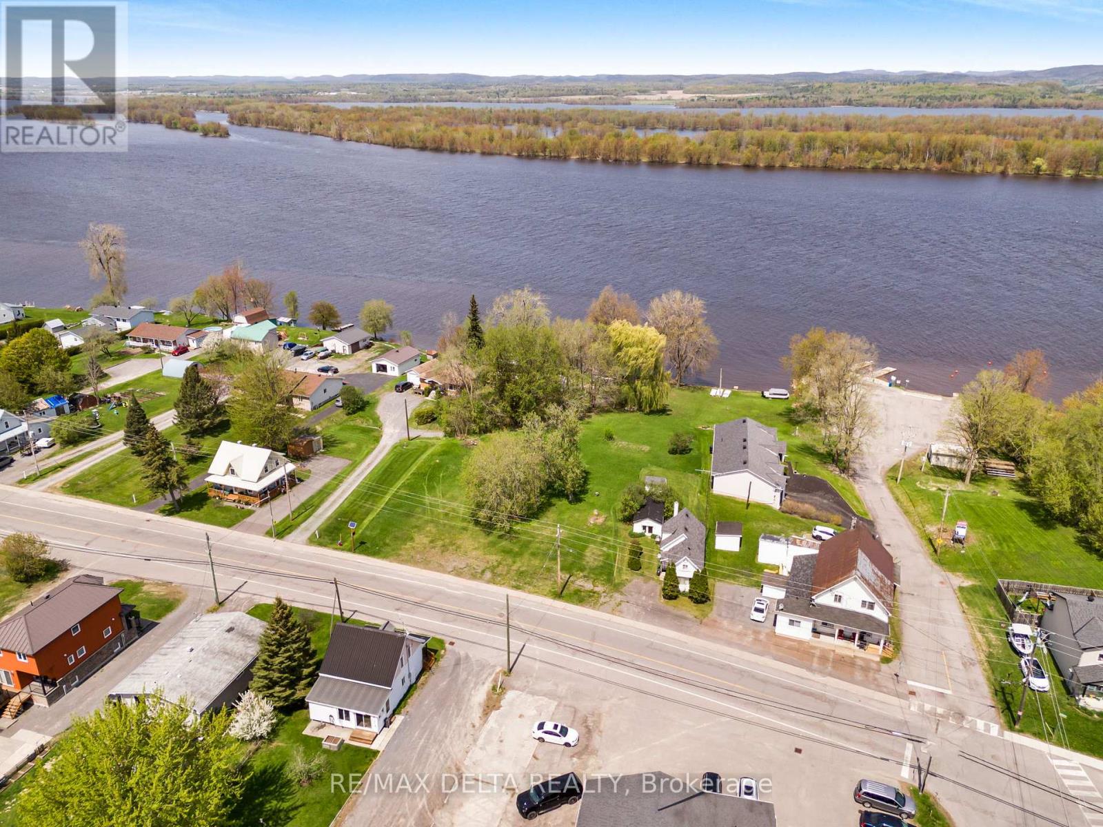 Photo 3 of 3211 Main Street, Alfred And Plantagenet ON
