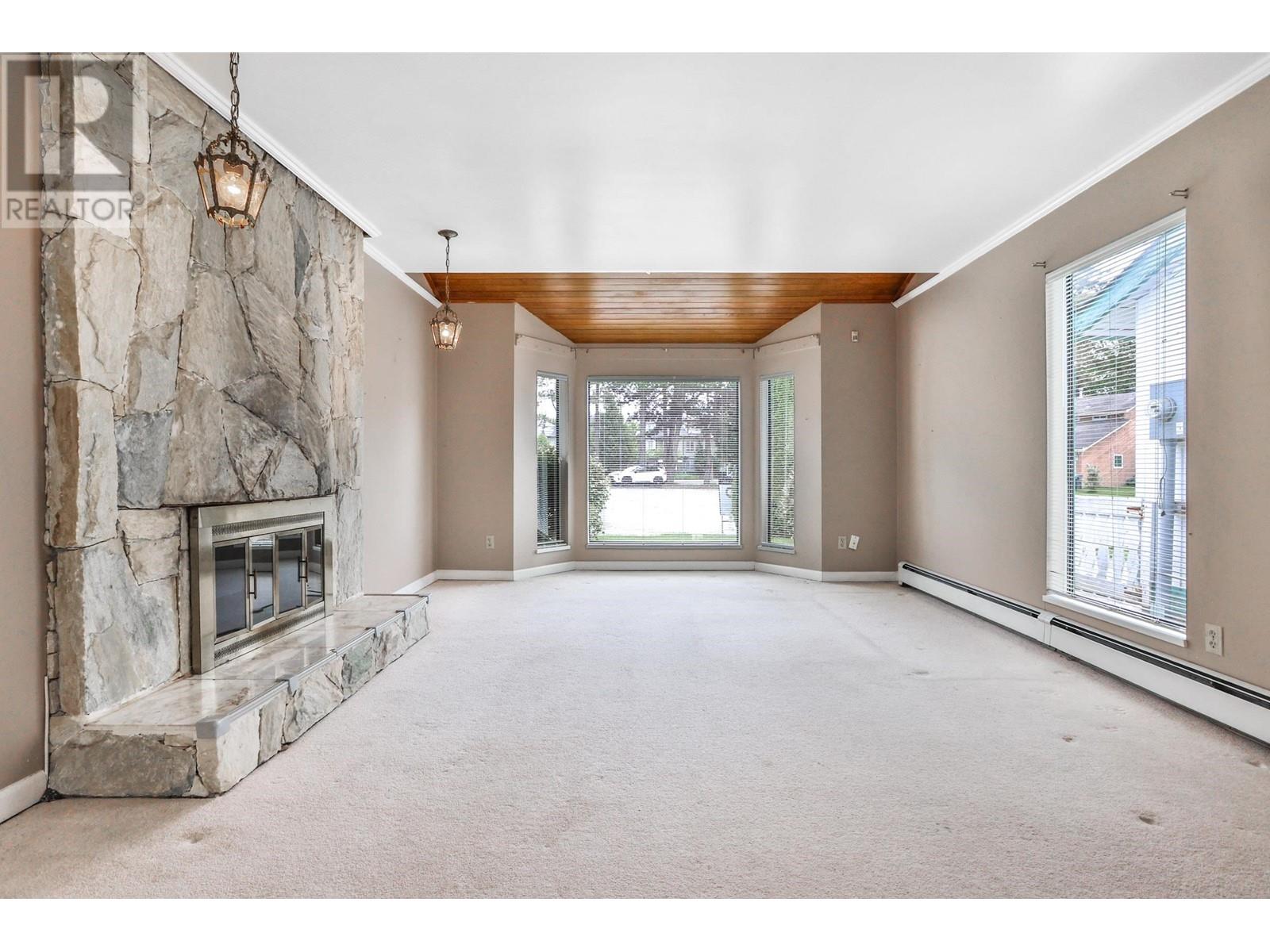 9811 GILBERT Crescent, Richmond