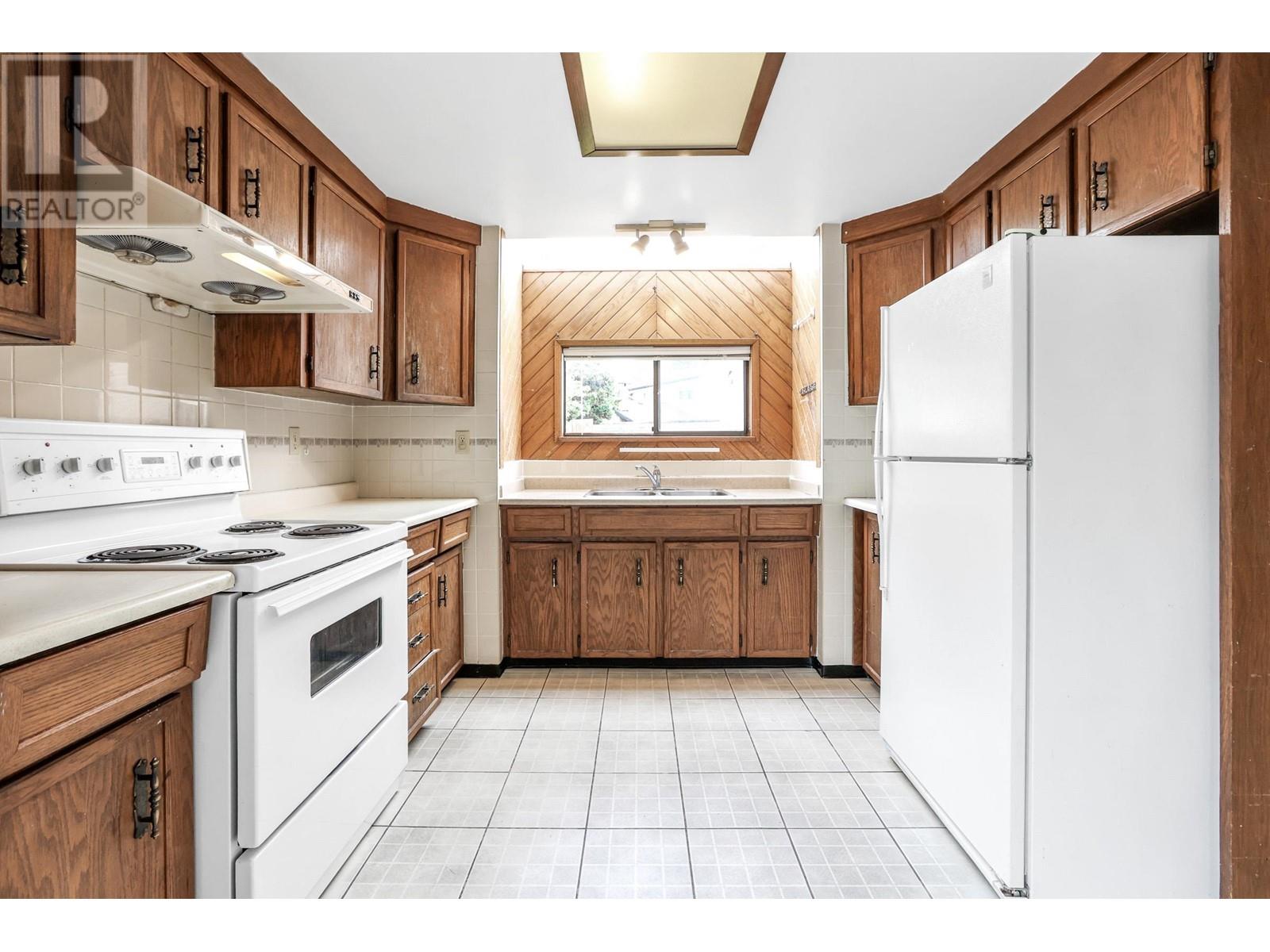 9811 GILBERT Crescent, Richmond