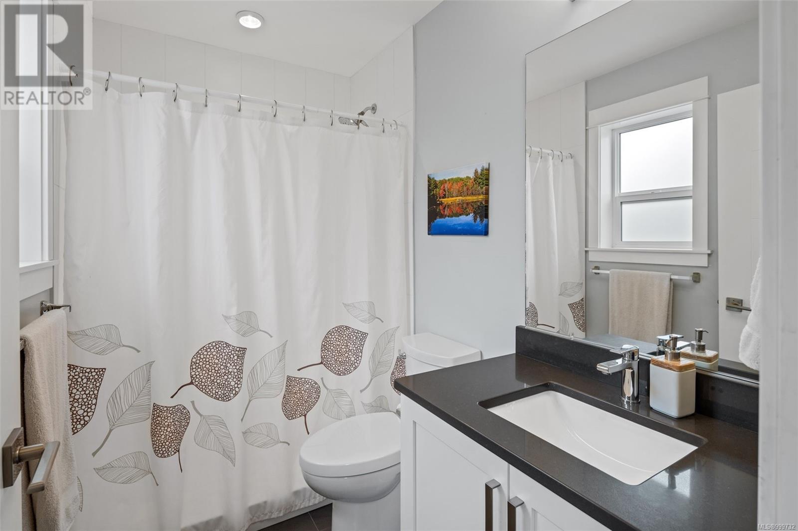4 2923 Shelbourne Street, Victoria