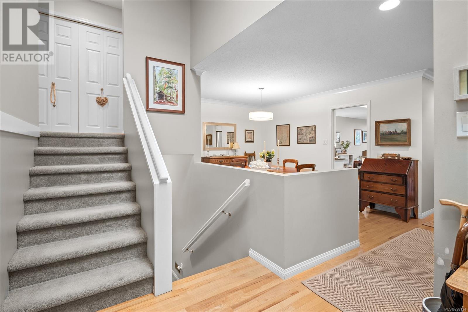 9 3955 Oakwinds Street, Saanich