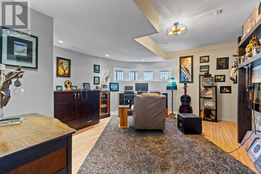  2860 15 Avenue Northeast, Salmon Arm