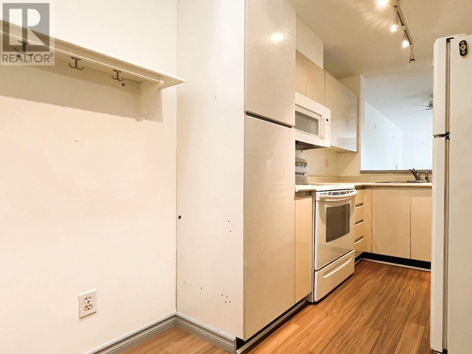 Photo 3 of 403 509 Carnarvon Street, New Westminster BC