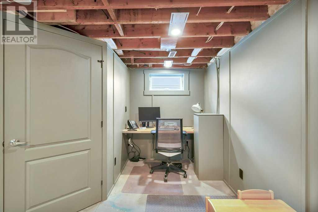 Single Family House for Sale in   Avenue Mountview Red Deer 