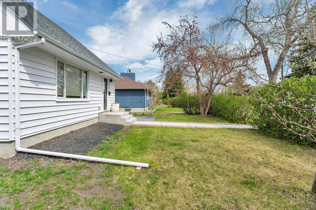 Single Family House for Sale in   Avenue Mountview Red Deer 