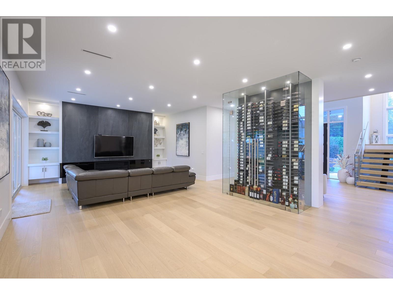 864 PACIFIC Drive, Delta