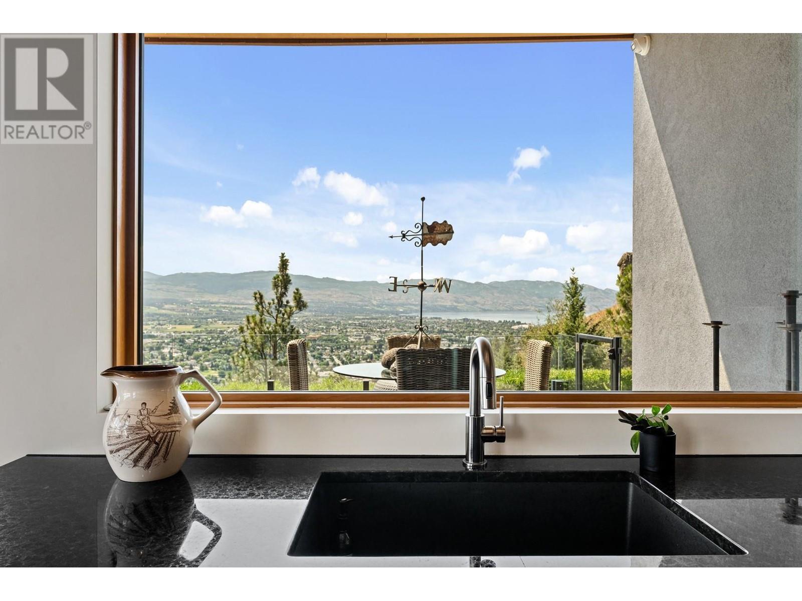 733 Forestridge Lane, Kelowna