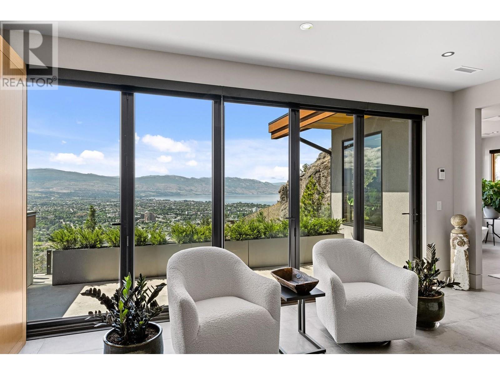 733 Forestridge Lane, Kelowna