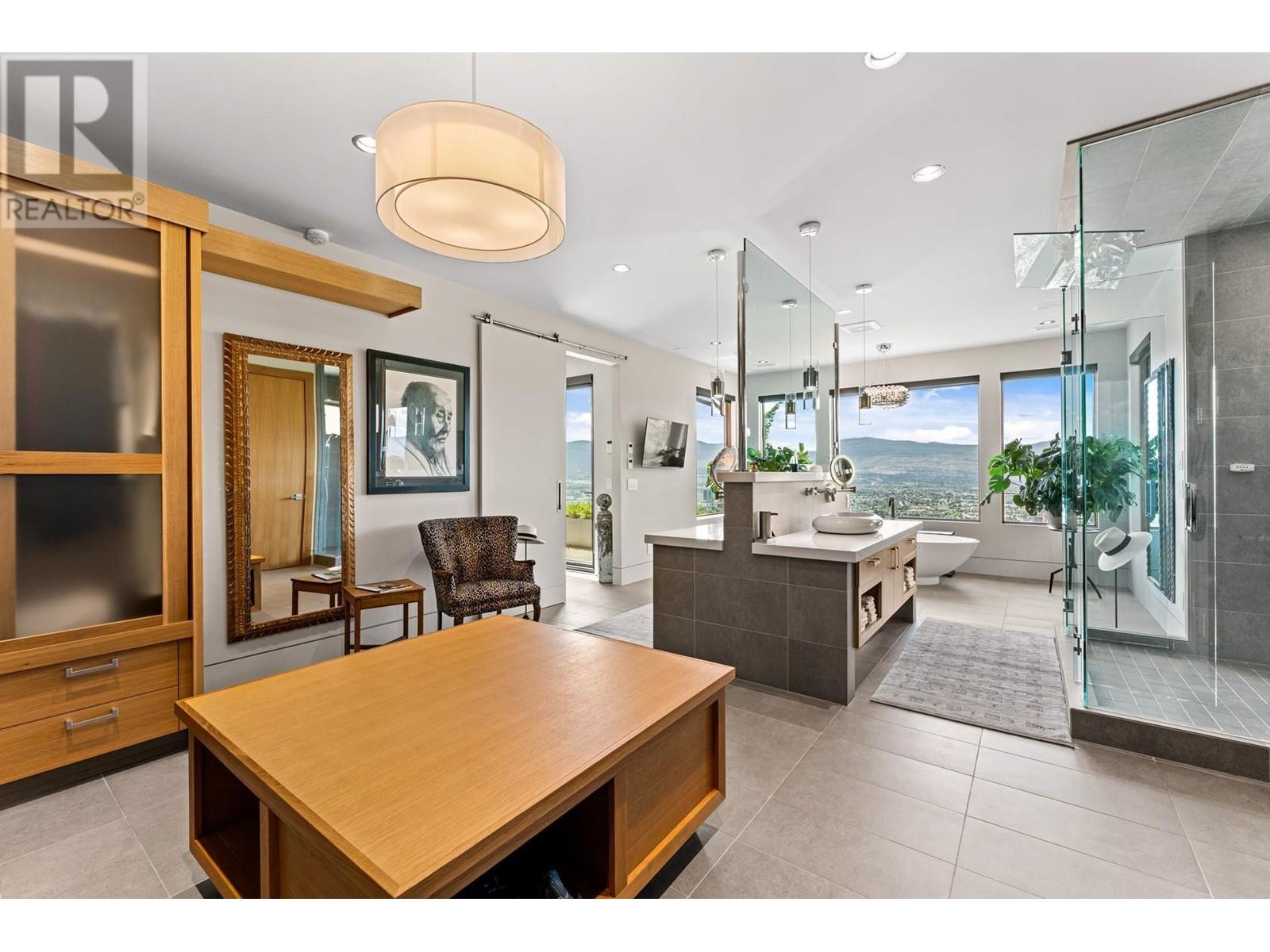 733 Forestridge Lane, Kelowna