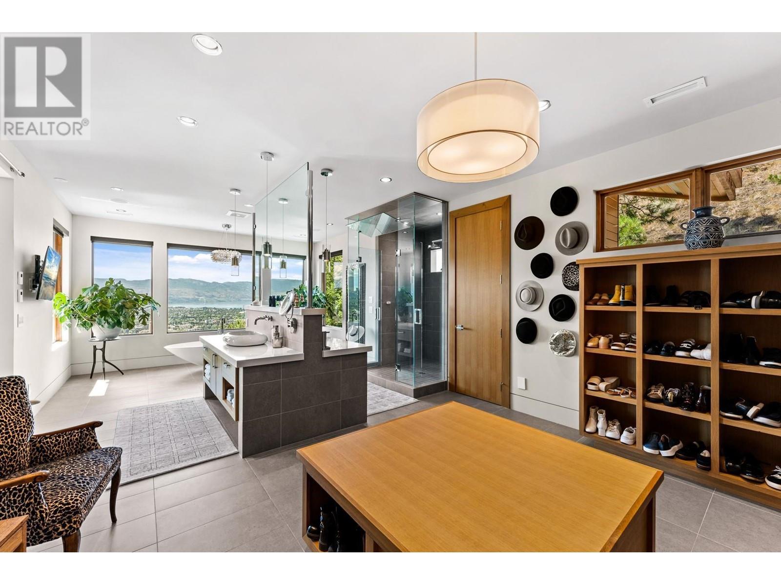 733 Forestridge Lane, Kelowna